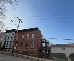 8 Harrison Ave in Rensselaer, NY - Building Photo