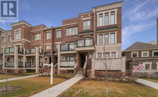 2355 Sheppard Ave W in Toronto, ON - Building Photo - Building Photo
