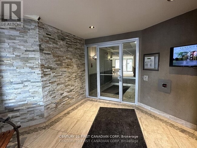 5 Jacksway Crescent in London, ON - Building Photo - Building Photo