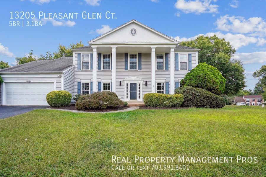 13205 Pleasant Glen Ct in Herndon, VA - Building Photo