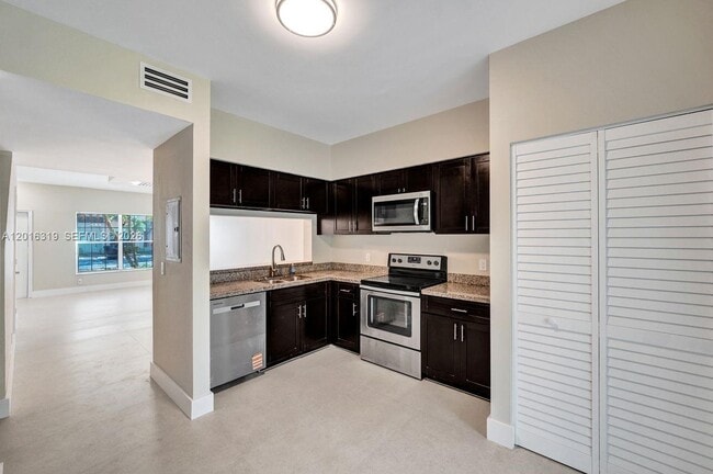 property at 43 Simonton Cir