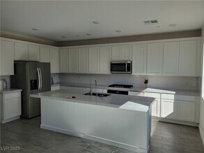 187 Jaldena Ln in Henderson, NV - Building Photo - Building Photo