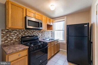 673 N 11th St in Philadelphia, PA - Foto de edificio - Building Photo