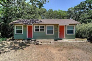 1402 W Congress St in Denton, TX - Building Photo