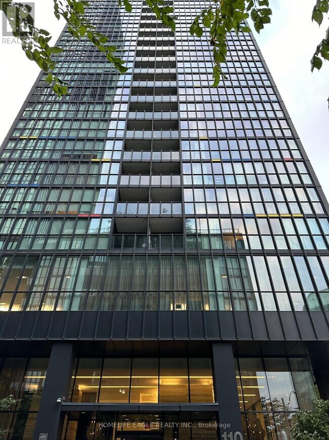 110 Charles St E in Toronto, ON - Building Photo - Building Photo