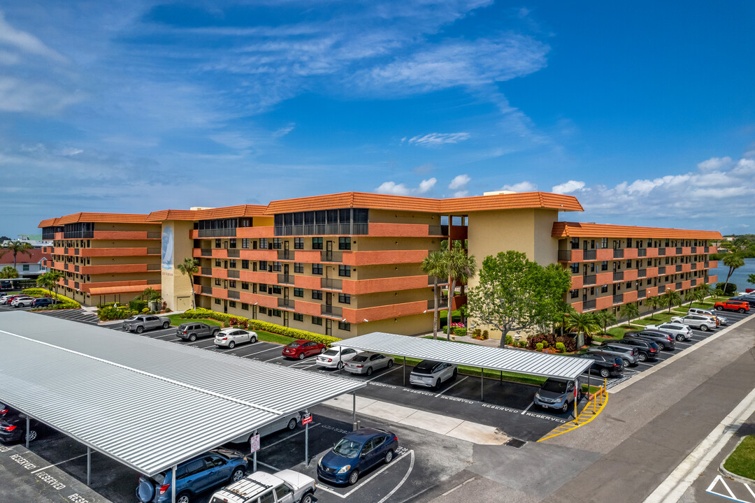 Bay Mariner in Indian Shores, FL - Building Photo