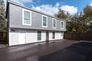 5327 Bell St in Houston, TX - Building Photo