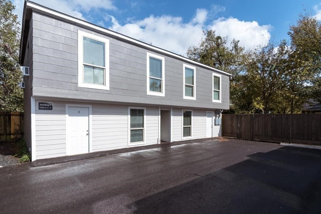 5327 Bell St in Houston, TX - Building Photo