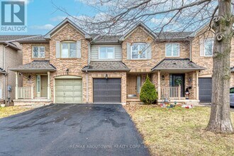 2266 Arbourview Dr in Oakville, ON - Building Photo - Building Photo