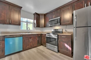 4822 Hollow Corner Rd in Culver City, CA - Building Photo