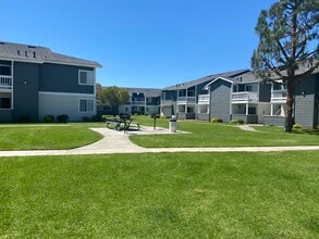 Harbor Village Apartments in Costa Mesa, CA - Building Photo - Building Photo