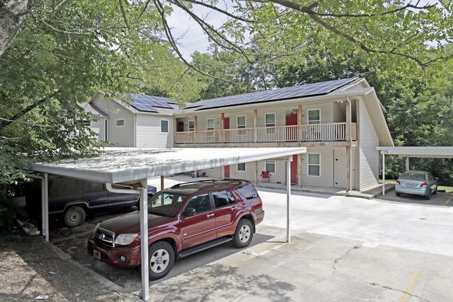 938 W Cleveland St in Fayetteville, AR - Building Photo - Building Photo