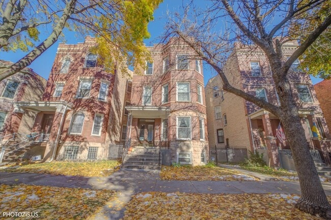 property at 2212 W Iowa St