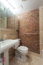 345 E 5th St, Unit 4 in New York, NY - Foto de edificio - Building Photo