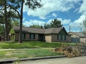 6910 Pella Dr in Houston, TX - Building Photo