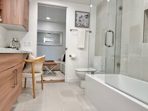 8900 Ramsgate Ave, Unit 206 in Los Angeles, CA - Building Photo - Building Photo