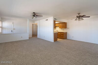 8617 E McKinley St in Scottsdale, AZ - Foto de edificio - Building Photo