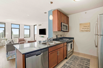 600 W Kinzie St in Chicago, IL - Building Photo - Building Photo