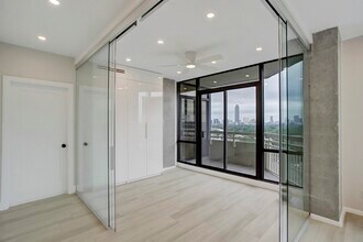 14 Greenway Plz in Houston, TX - Building Photo - Building Photo