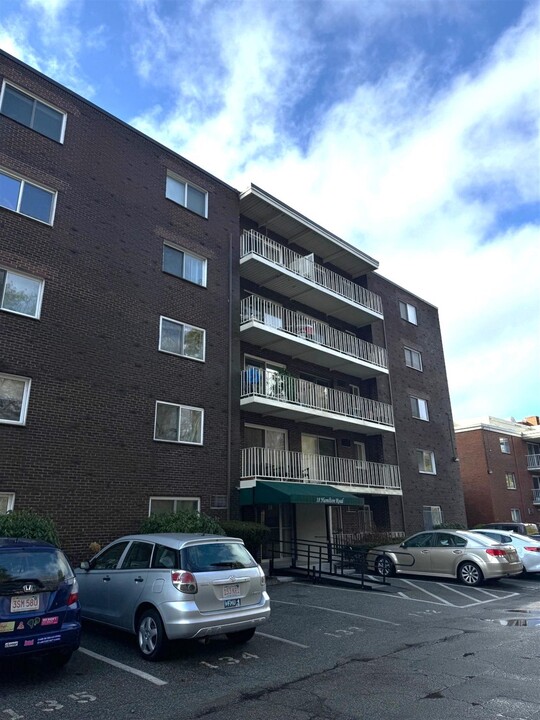 18 Hamilton Rd, Unit 301 in Arlington, MA - Building Photo