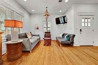 2601 Willow St in Austin, TX - Building Photo - Building Photo