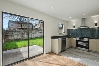 2103 Mistletoe Ave in Fort Worth, TX - Building Photo - Building Photo