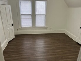 1111 S 7th St in Burlington, IA - Building Photo