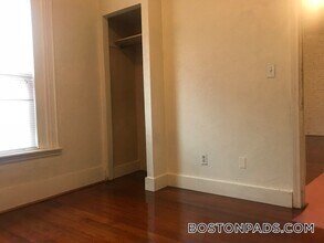8 Adella Pl in Boston, MA - Building Photo - Building Photo