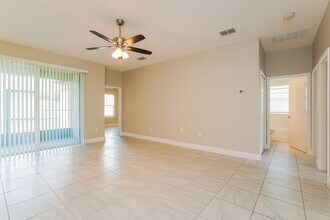 1424 Kissimmee Ct in Poinciana, FL - Building Photo - Building Photo