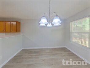 2177 Red Oak Cir in Union City, GA - Building Photo - Building Photo