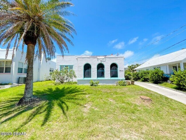 property at 411 N Oleander Ave