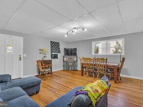 134 Phillips Ave in Pemberton Township, NJ - Foto de edificio - Building Photo