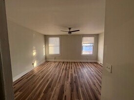 427 Fourth St, Unit 1 in Shenandoah, VA - Building Photo