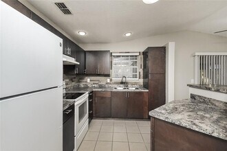 7606 Willow Park Dr in Tampa, FL - Building Photo - Building Photo