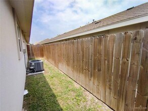 3413 Golden Nugget, Unit 2 in Edinburg, TX - Building Photo - Building Photo