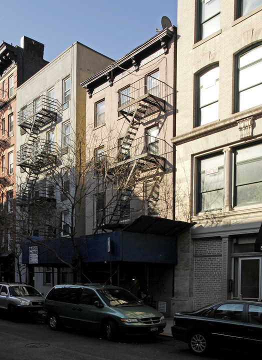 212 Sullivan St in New York, NY - Building Photo