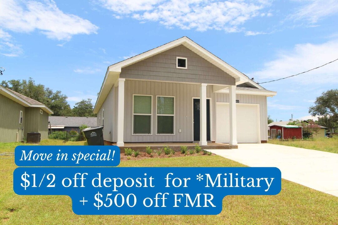 5458 Medina Rd in Pensacola, FL - Building Photo