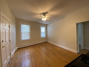 1236 Cambridge St, Unit 1 in Cambridge, MA - Foto de edificio - Building Photo