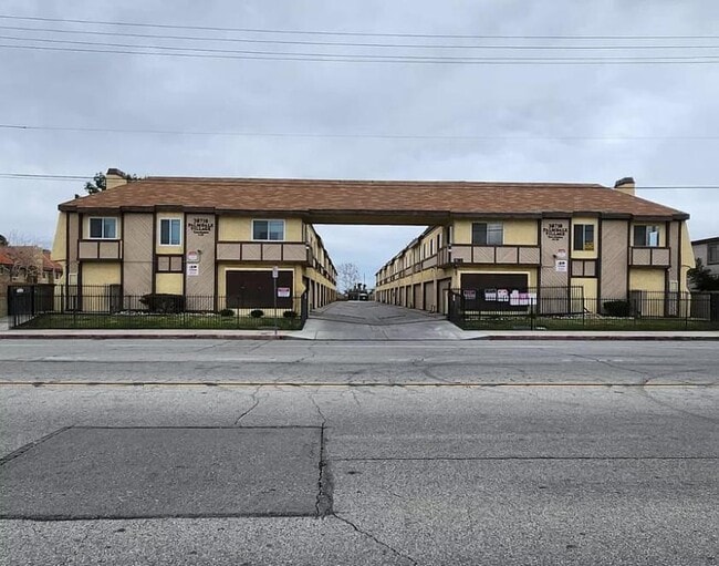 38710 10th St E in Palmdale, CA - Building Photo - Building Photo