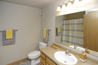 East Bridge in Fargo, ND - Building Photo - Interior Photo