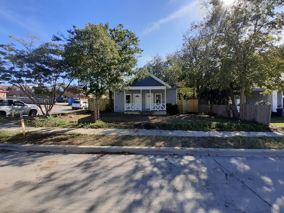 801 W Baltimore Ave, Unit 1 Bedroom in Fort Worth, TX - Building Photo