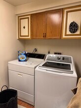 14789 Truitt Farm Dr in Centreville, VA - Foto de edificio - Building Photo