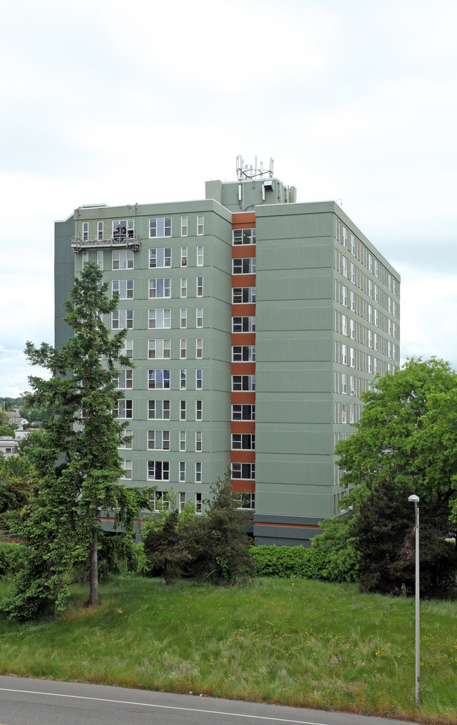 Greenlake Plaza Apartments in Seattle, WA - Building Photo - Building Photo