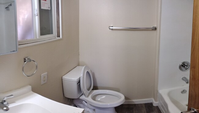 2600 Lake Ave - 2