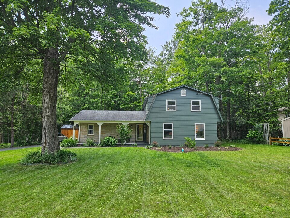 7066 East Ln in Eden, NY - Foto de edificio