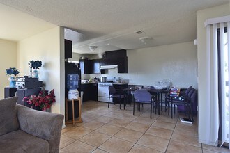 1940 Wallace Ave in Costa Mesa, CA - Building Photo - Building Photo