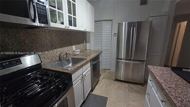 928 Euclid Ave in Miami Beach, FL - Building Photo - Building Photo