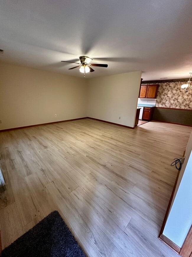 17925 Pink Elephant Rd in Boonville, MO - Building Photo - Building Photo