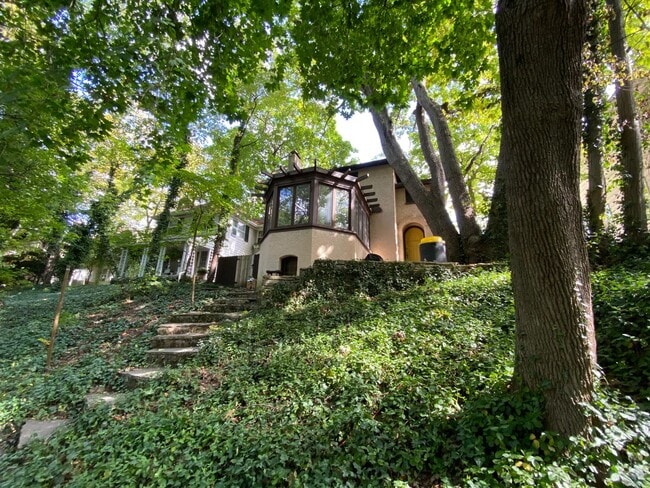 property at 2076 Iuka Ave
