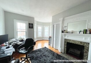 31 Falcon St in Boston, MA - Building Photo - Building Photo